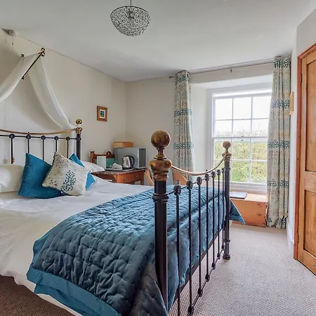Tregolls Farm B&B Bed & Breakfast *