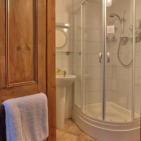 Tregolls Farm B&B *